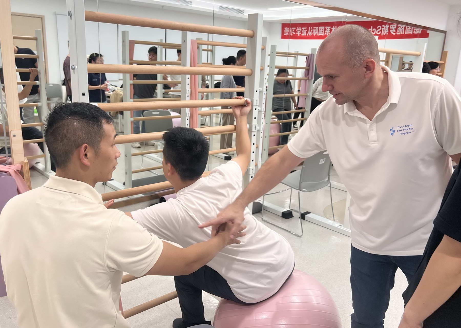 IMG_3642.jpg Maksym老师携手中国施罗斯团队完成两期治疗师认证培训 团队动态 第4张 Maksym老师携手中国施罗斯团队完成两期治疗师认证培训 团队动态 第4张